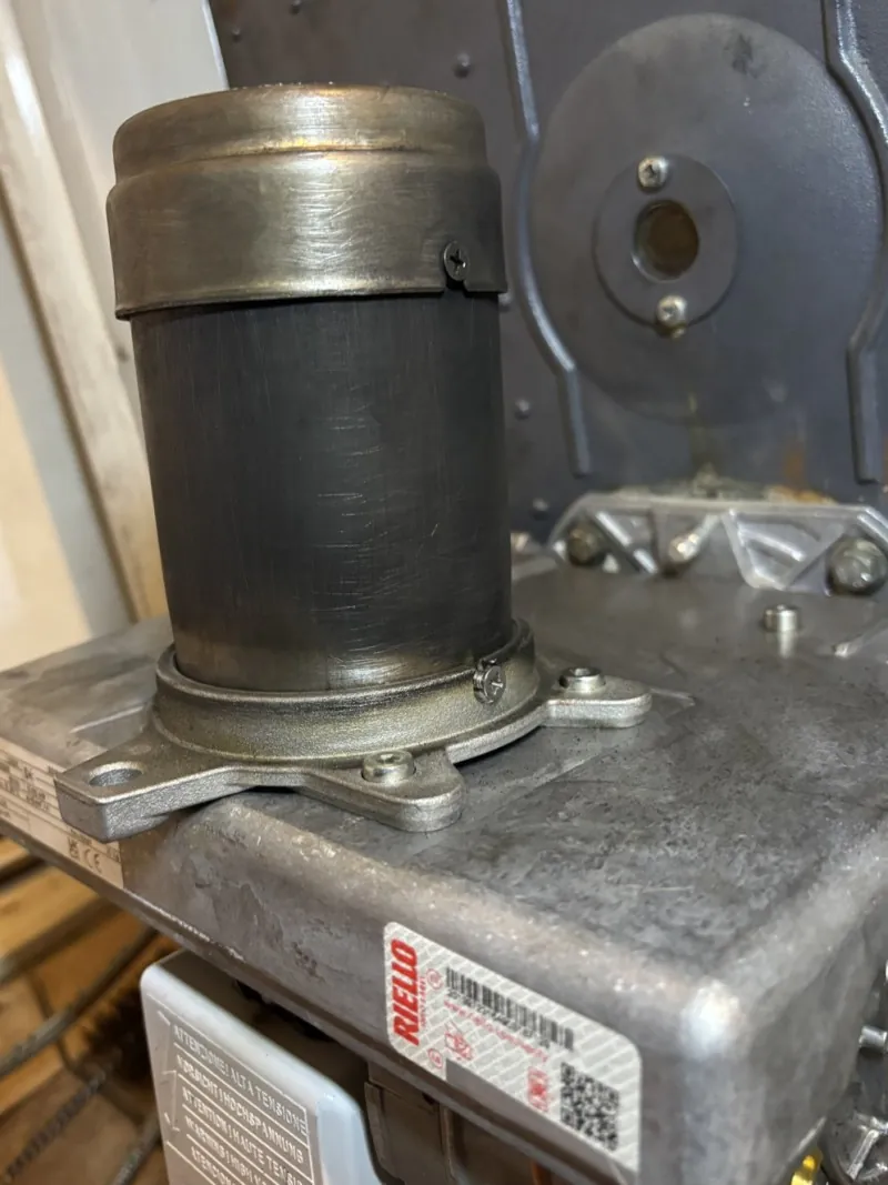 La même tête de combustion nettoyée, après l'entretien