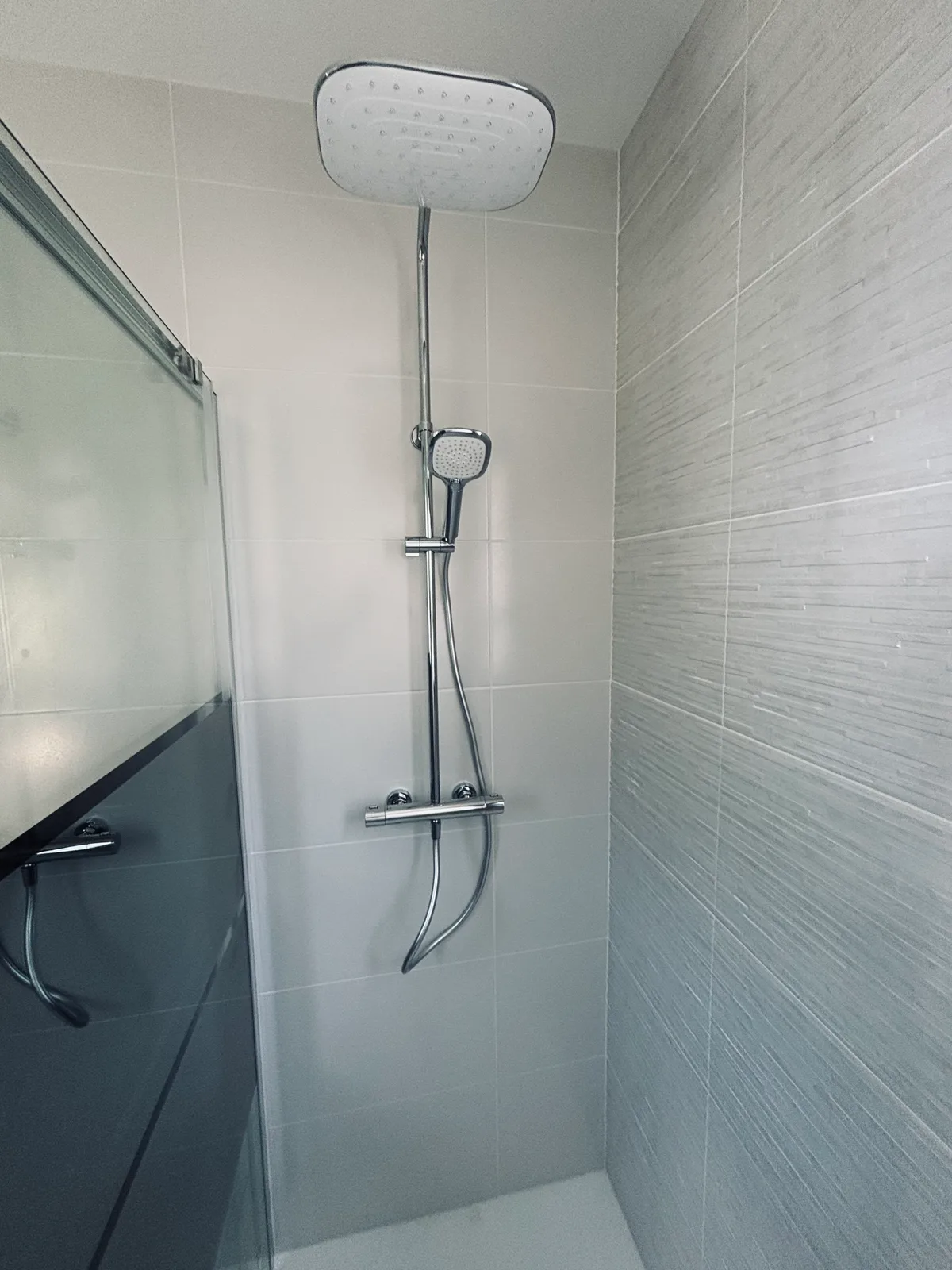 Receveur de douche, paroi coulissante 160 cm, meuble vasque 90 cm 3 tiroirs — Camors