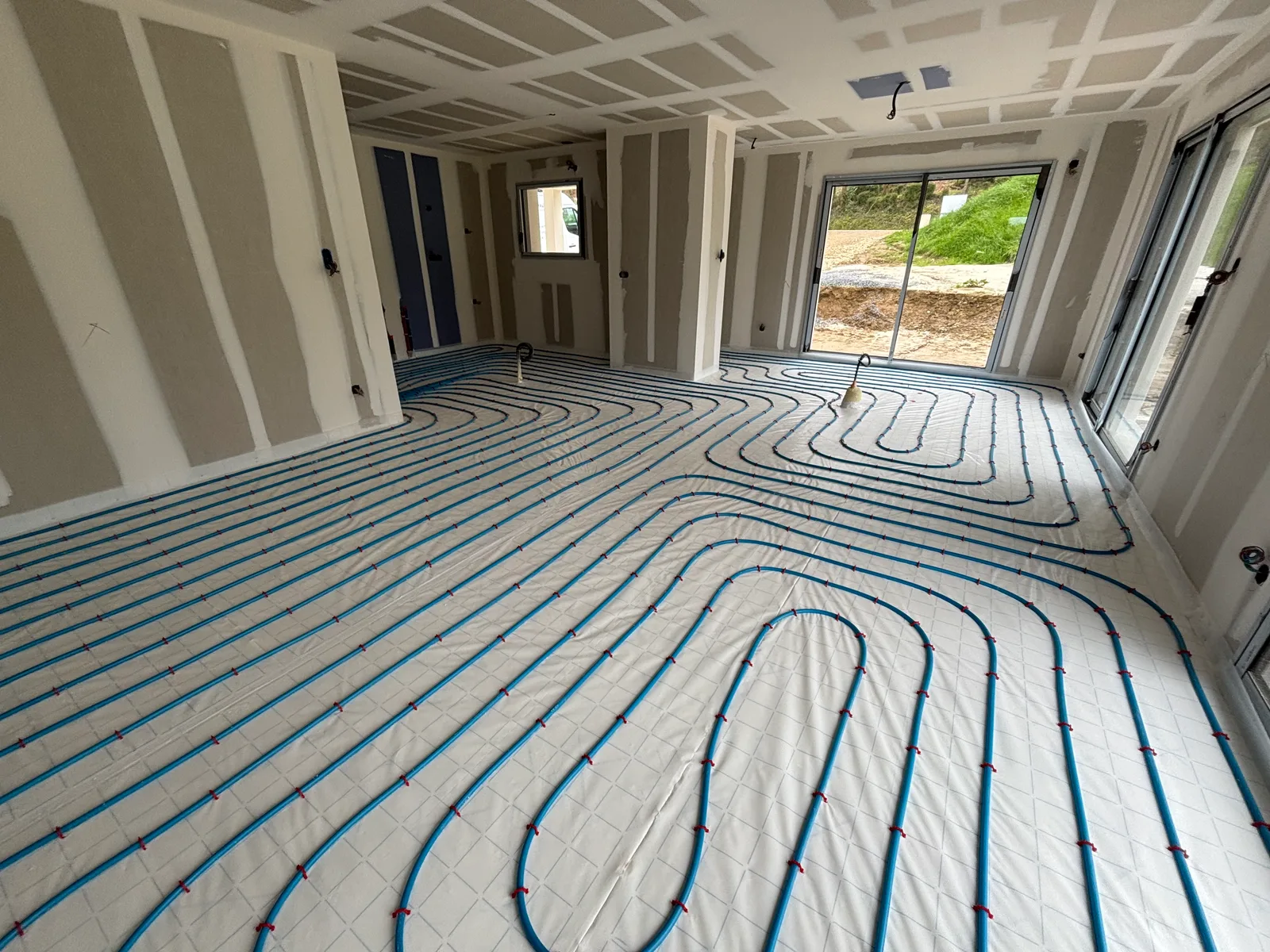 Plancher chauffant avec collecteur inox et tuyaux Thermacome