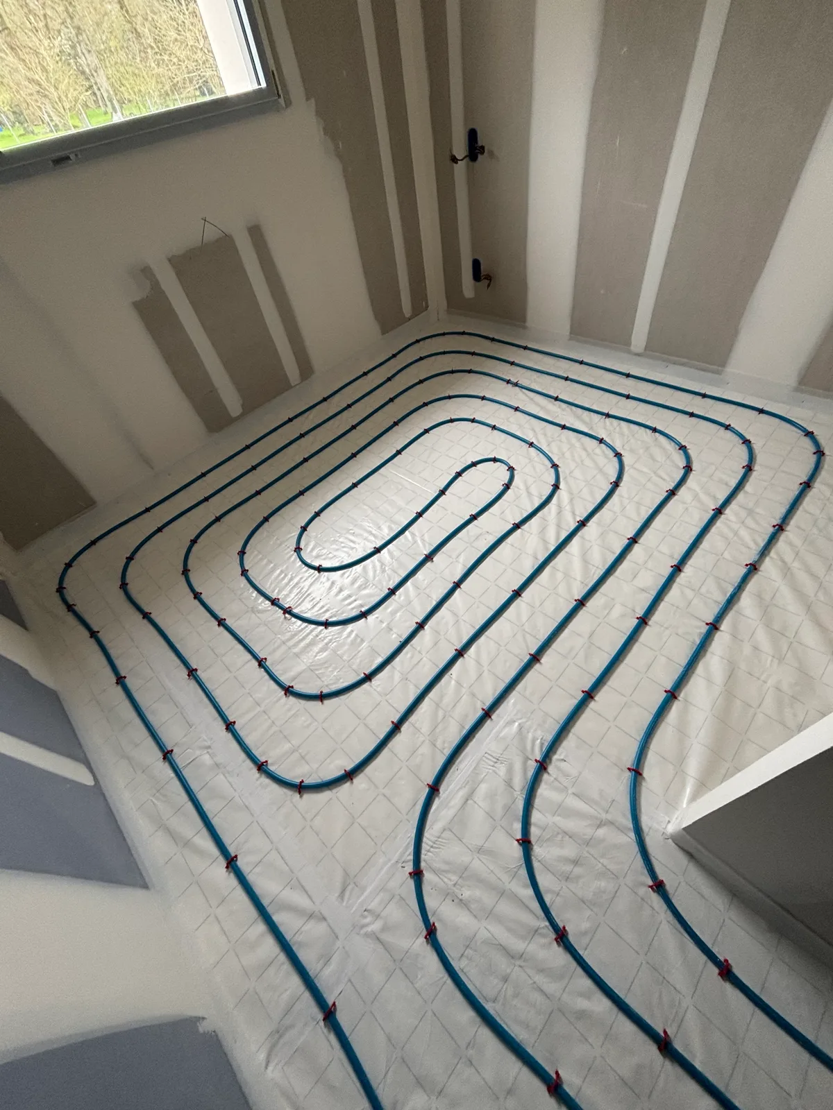 Plancher chauffant avec collecteur inox et tuyaux Thermacome