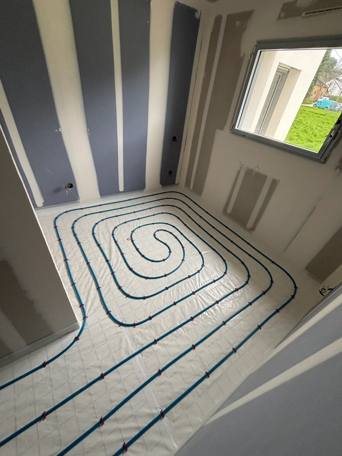 Plancher chauffant avec collecteur inox et tuyaux Thermacome