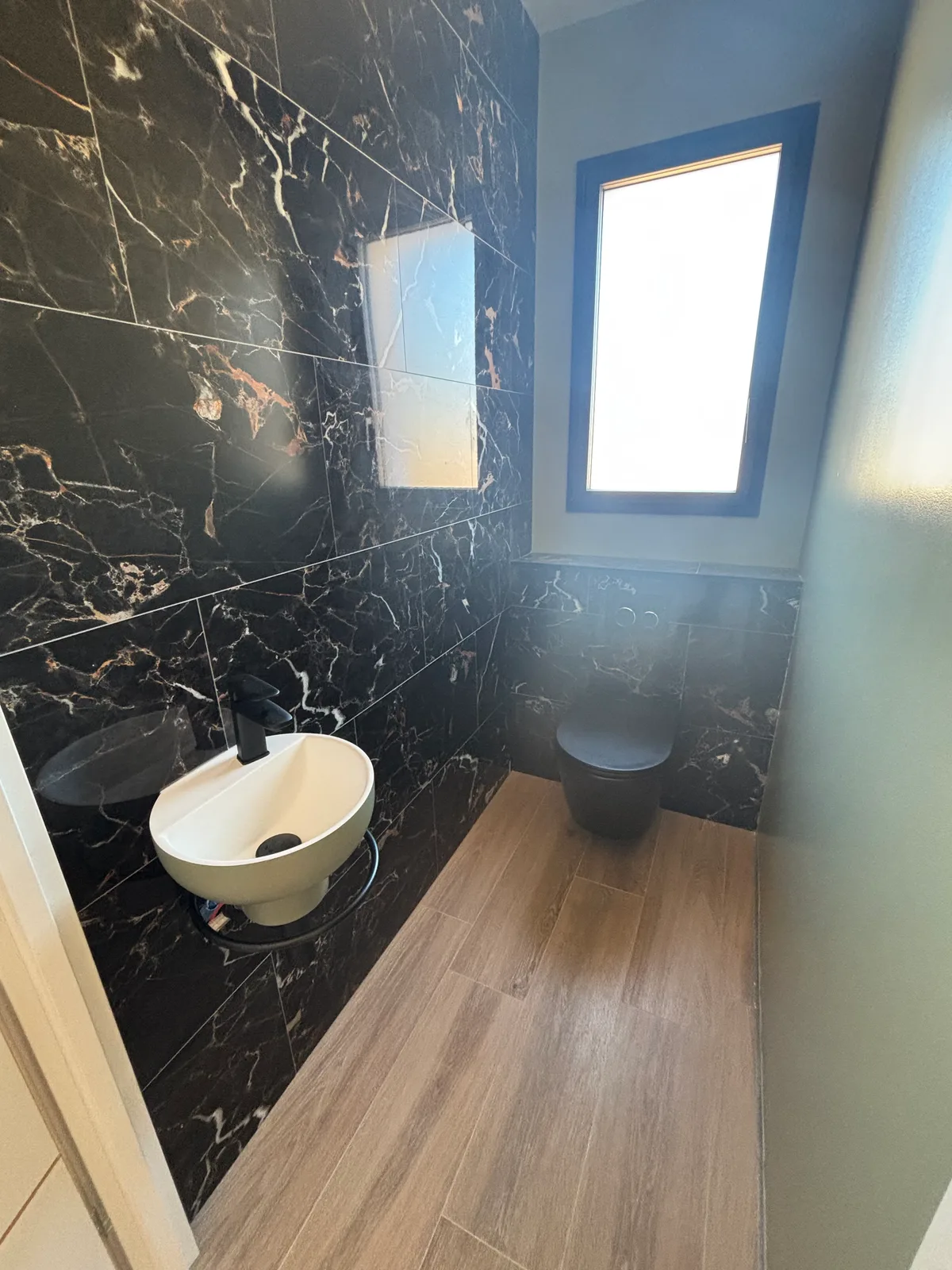 WC suspendu Geberit avec lave-main suspendu