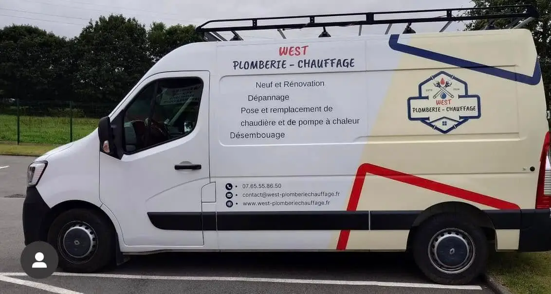 Camion de dépannage West Plomberie Chauffage intervenant à Josselin